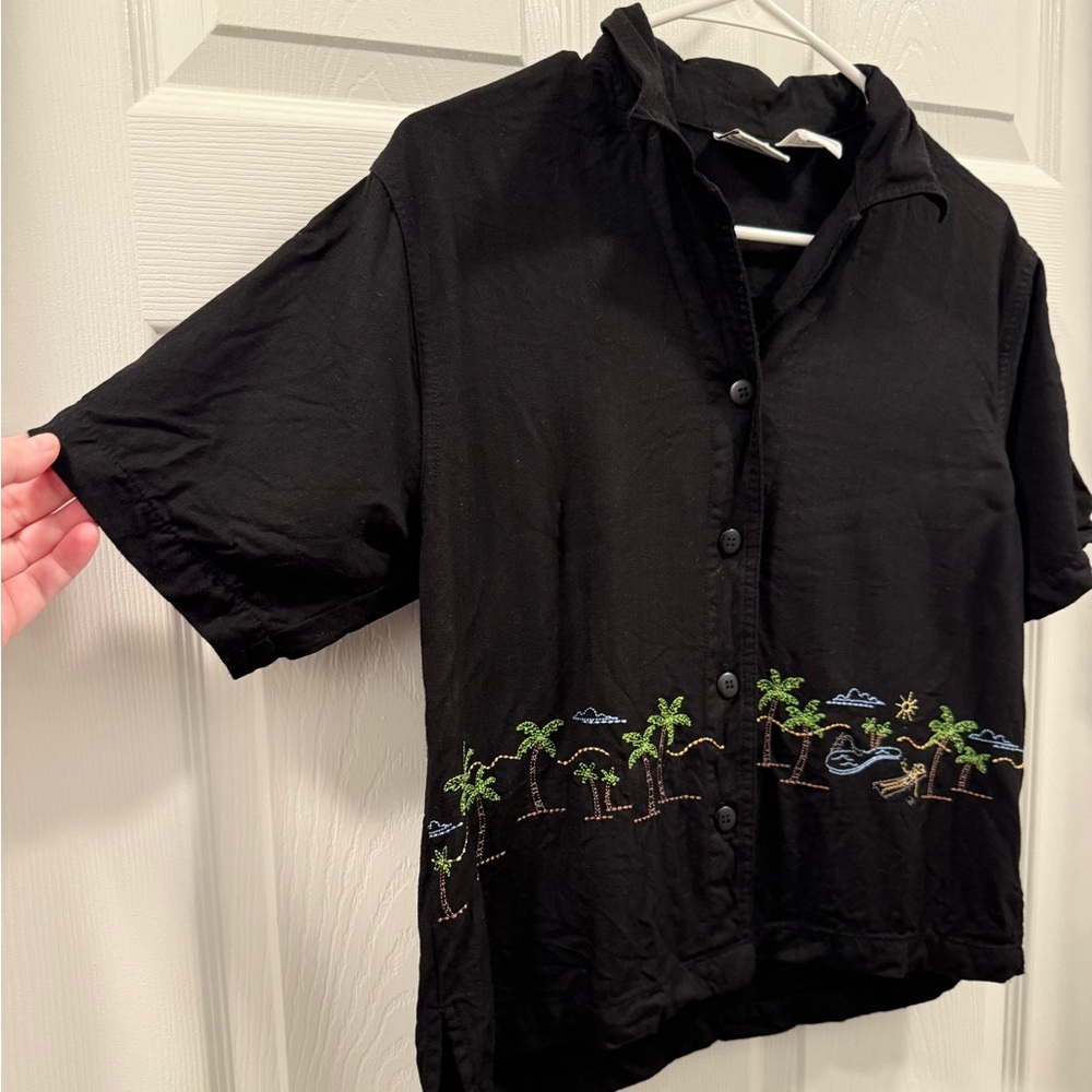 Weekend Clothesline Black Palm Tree Embroidered Women's Top size medium